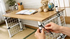 100均だけで高さ調整できるキッズデスクを作る方法｜ワイヤーネット×突っ張り棒