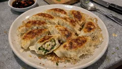 鶏むね肉で軽やかに、野菜たっぷりのヘルシー焼き餃子—作り置きにも便利