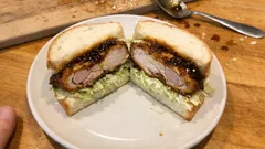 粒マスタードが決め手：ジューシー鶏ももで作るチキンカツサンド（べちゃっとしにくいコツ）